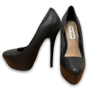 Genuine leather Steve Madden platform pump in black